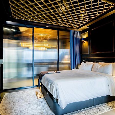 Suite Shibari By Justine Apartments Sobria Elegante Y Pecaminosa Apartamento Turistico En Madrid Rio Екстер'єр фото
